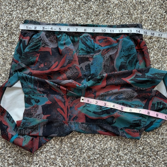 Lululemon Pace Breaker Short 7" *Linerless
Tropical Shadow Shark Teal Multi L - Picture 10 of 10
